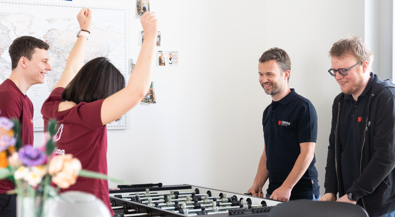 Mitarbeiter von Limes Security bei einer Teamaktivität